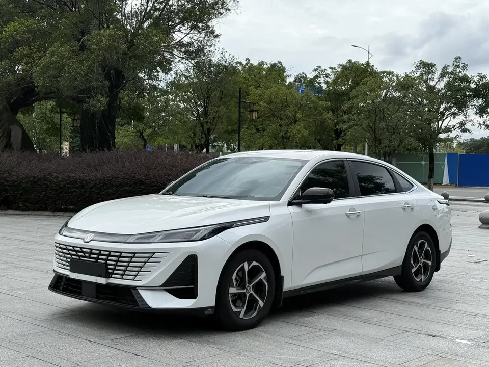 Changan Escape Escape 2026 Fourth-generation 1.5T DCT 500Bar Jinxiang model 2026 — photo 1, buy with delivery to Moscow