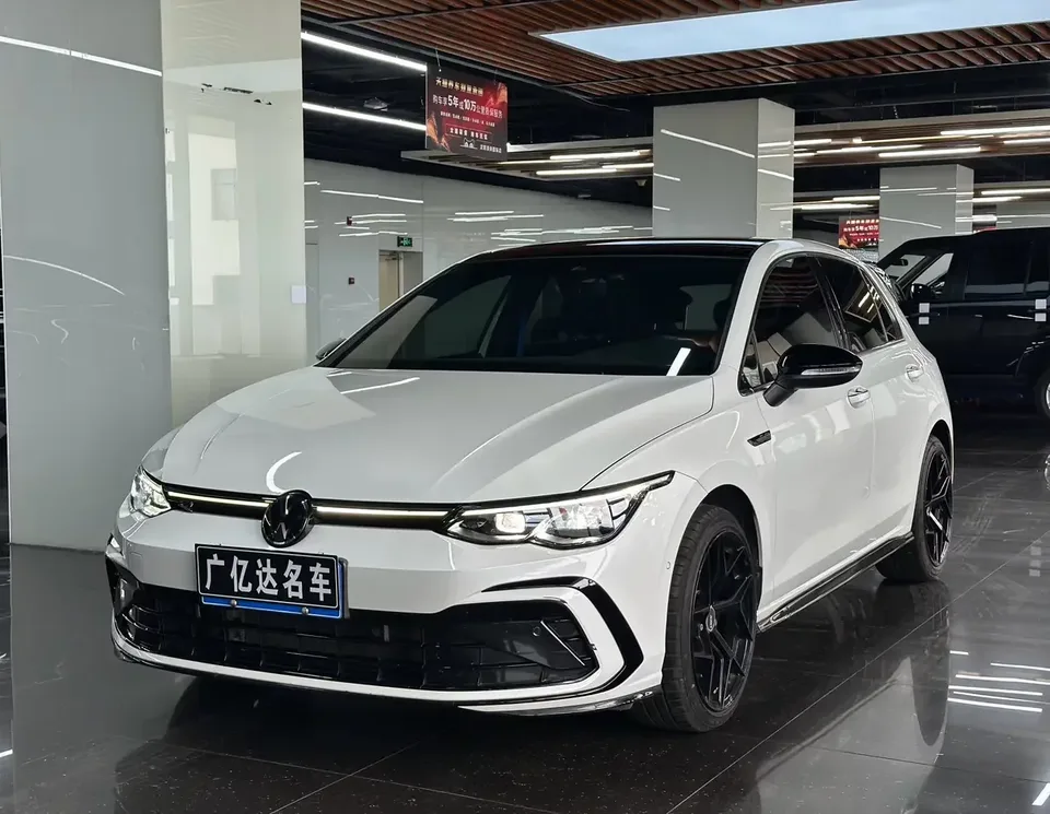 Volkswagen Golf golf 2023 280TSI DSG R-Line facelift 2024 — photo 1, buy with delivery to Moscow