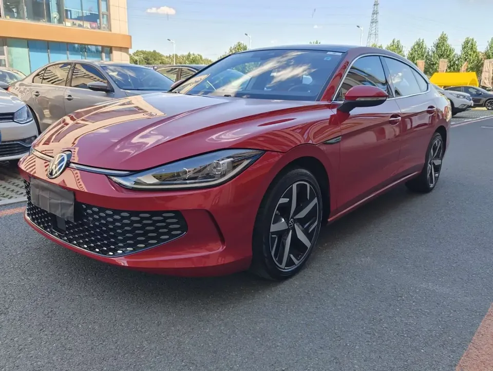 Volkswagen Lamando Lingdu 2022 Lingdu L 280TSI DSG Hot Edition 2022 — photo 1, buy with delivery to Moscow