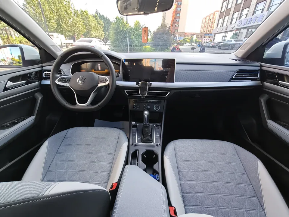 Volkswagen Lavida Lavida 2023 1.5L Automatic Fully Edition 2023 — thumbnail 3