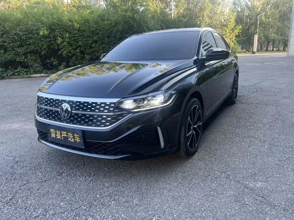 Volkswagen Lavida Lavida 2023 280TSI DSG Starry Sky Forever Edition 2022 — photo 1, buy with delivery to Moscow