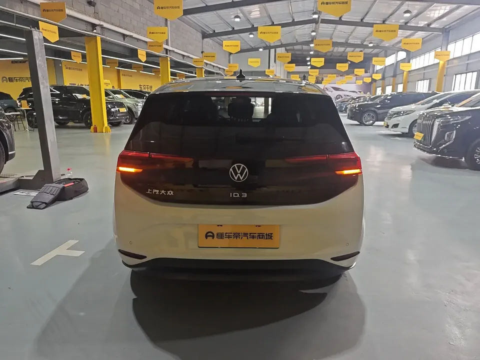 Volkswagen ID.3 Volkswagen ID.3 2024 Outstanding Edition 2024 — thumbnail 2