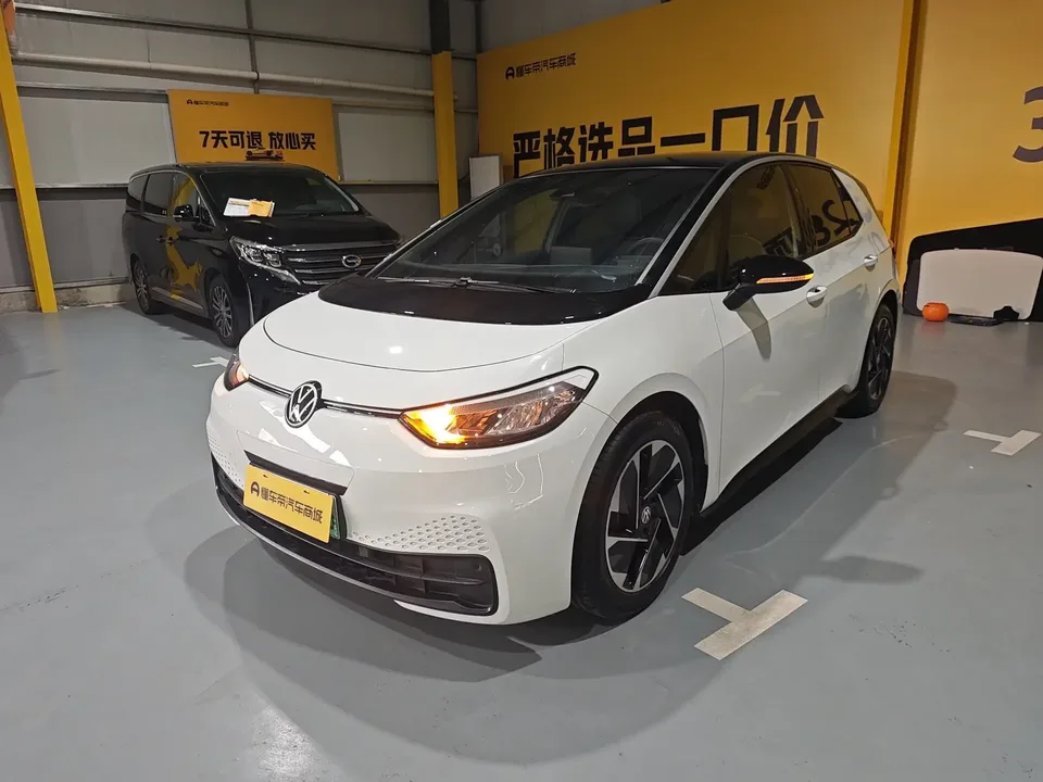 Volkswagen ID.3 Volkswagen ID.3 2024 Outstanding Edition 2024 — photo 1, buy with delivery to Moscow