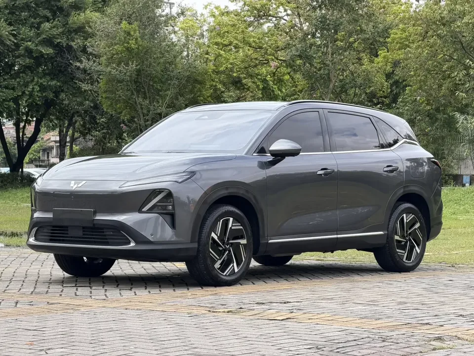 Wuling Starlight S PHEV Wuling Starlight S PHEV 2024 130km Flagship 2024 — photo 1, buy with delivery to Moscow