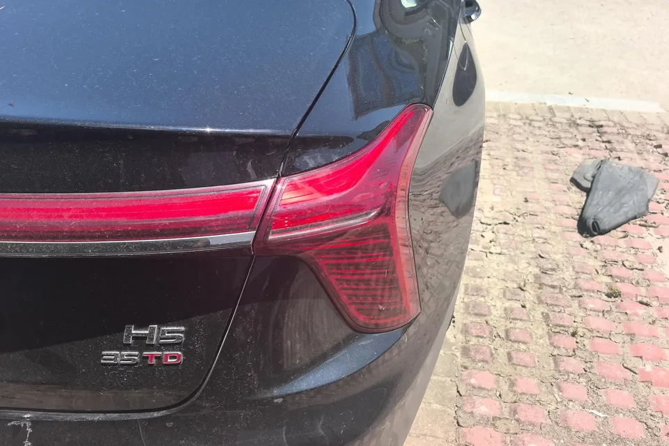 Hongqi H5 Hongqi H5 2025 1.5T DCT Flagship Edition 2025 — thumbnail 2