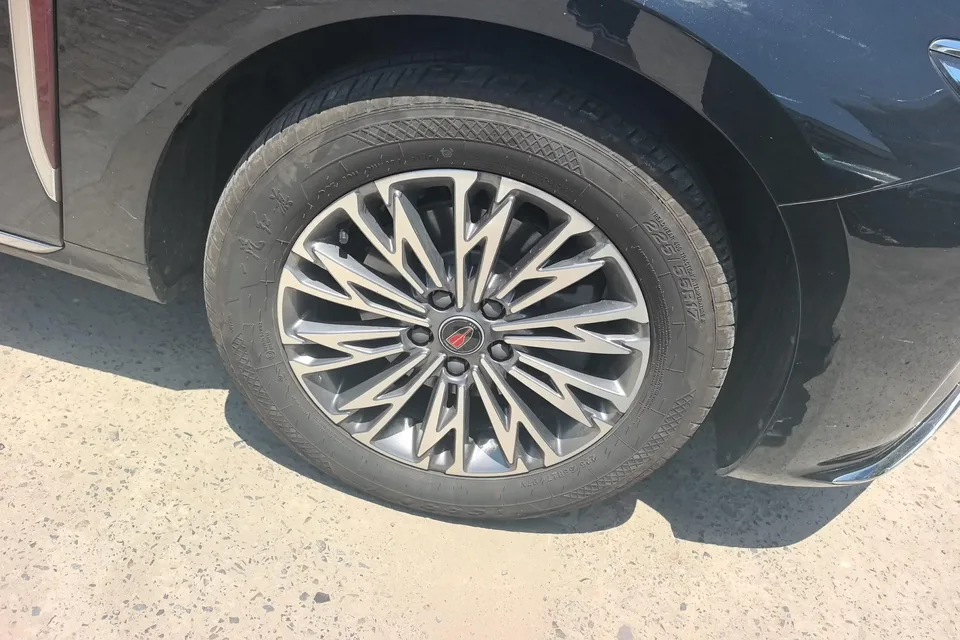 Hongqi H5 Hongqi H5 2025 1.5T DCT Flagship Edition 2025 — thumbnail 3