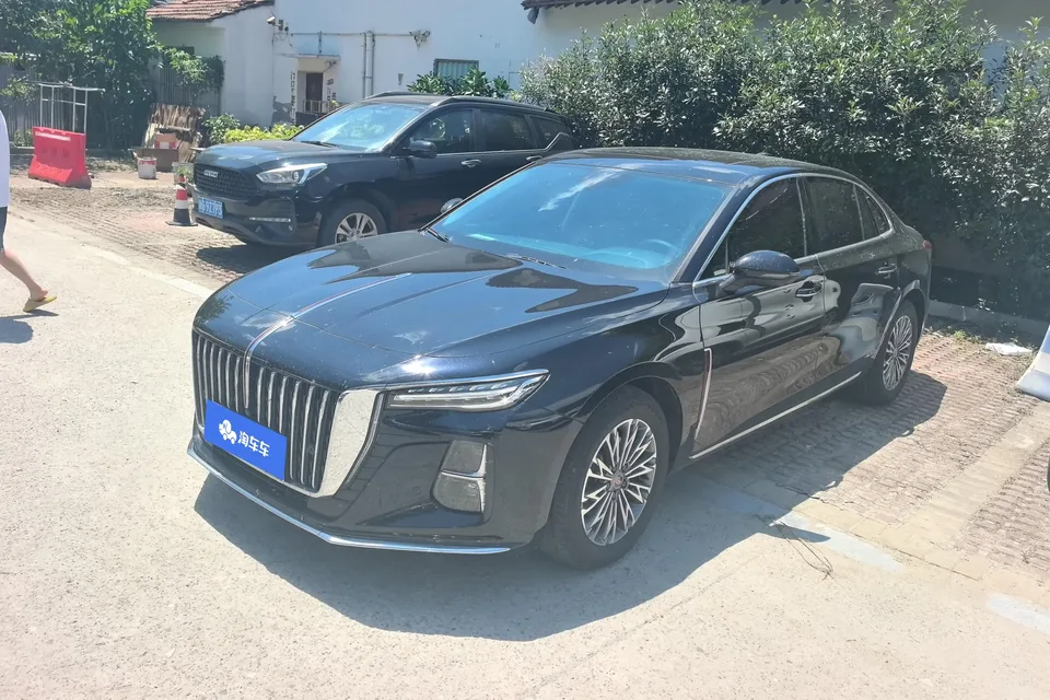 Hongqi H5 Hongqi H5 2025 1.5T DCT Flagship Edition 2025 — photo 1, buy with delivery to Moscow