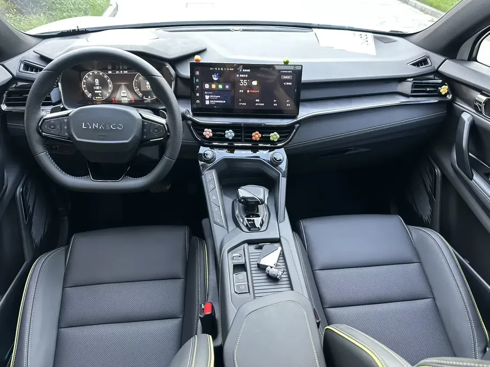 Lynk & Co 06 Lynk & Co 06 2023 Remix 1.5T Hero 2024 — thumbnail 3