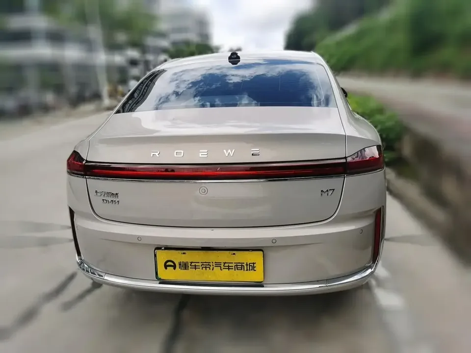 Roewe M7 DMH Roewe M7 DMH 2025 160km Premium Edition 2026 — миниатюра 2