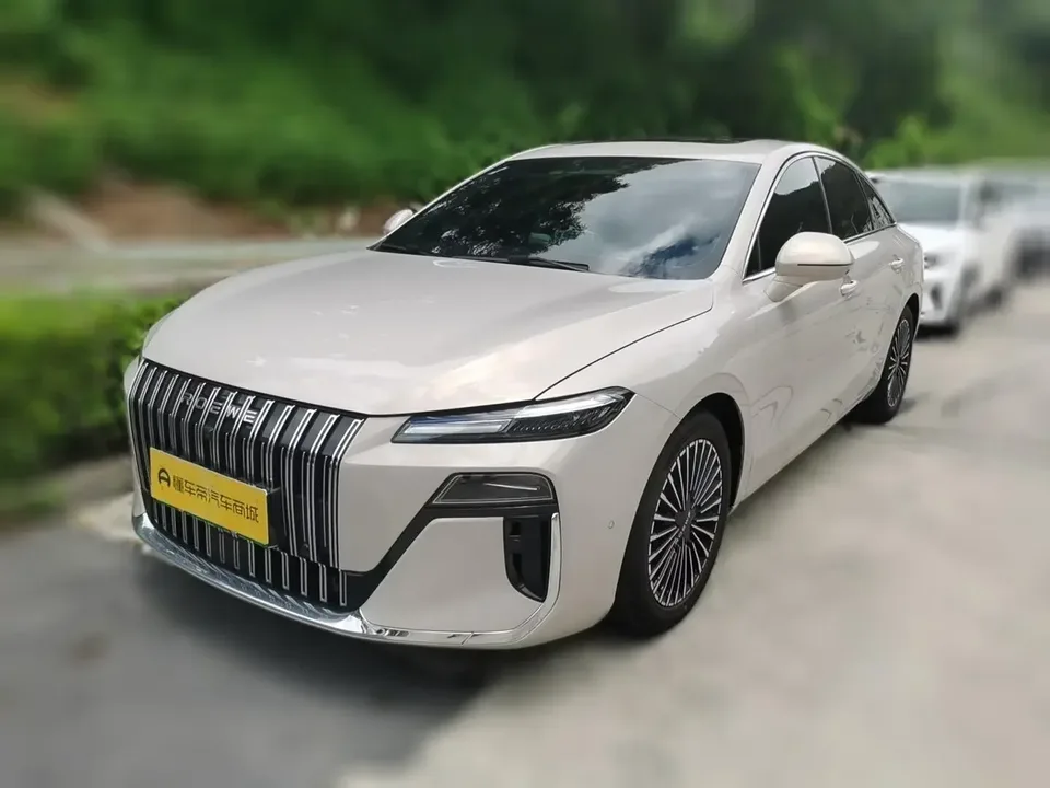 Roewe M7 DMH Roewe M7 DMH 2025 160km Premium Edition 2026 — фото 1, купить с доставкой в Москву