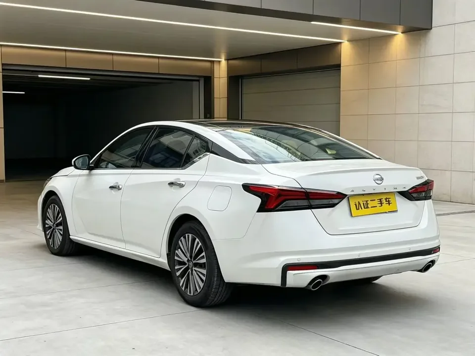 Nissan Altima Sound of nature 2022 2.0L XL-TLS Enjoy Edition 2023 — thumbnail 4