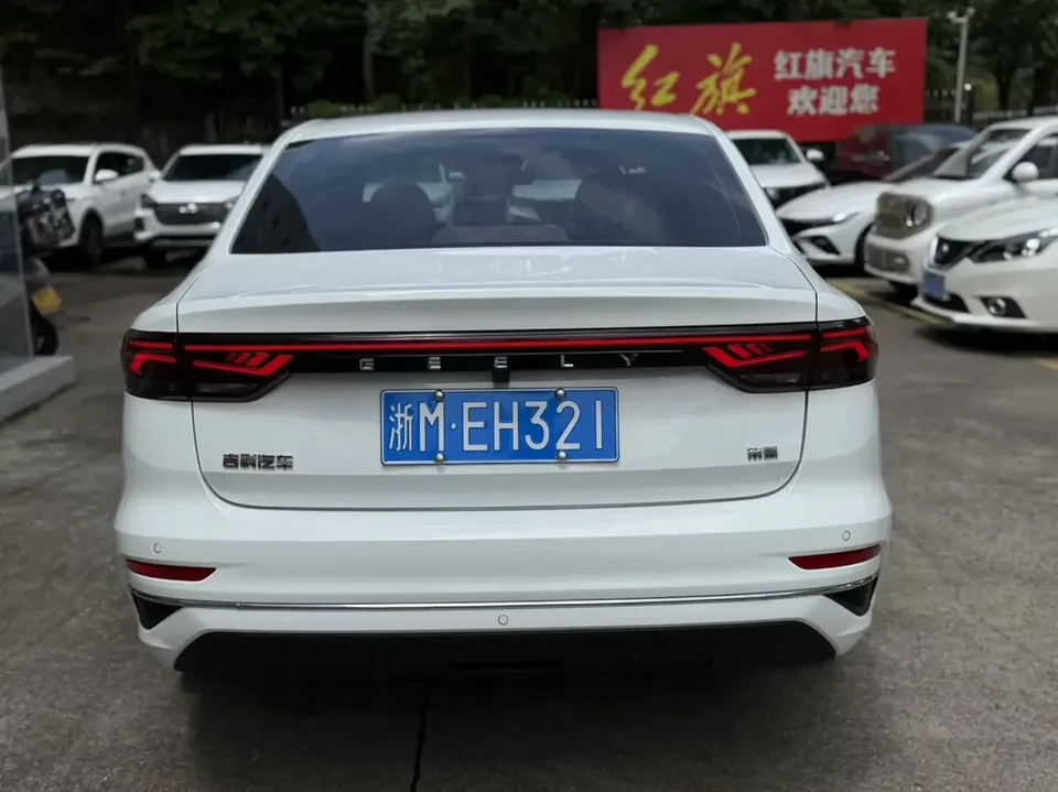 Geely Emgrand emgrand 2025 4th Generation 1.5L CVT Star Edition 2025 — thumbnail 2