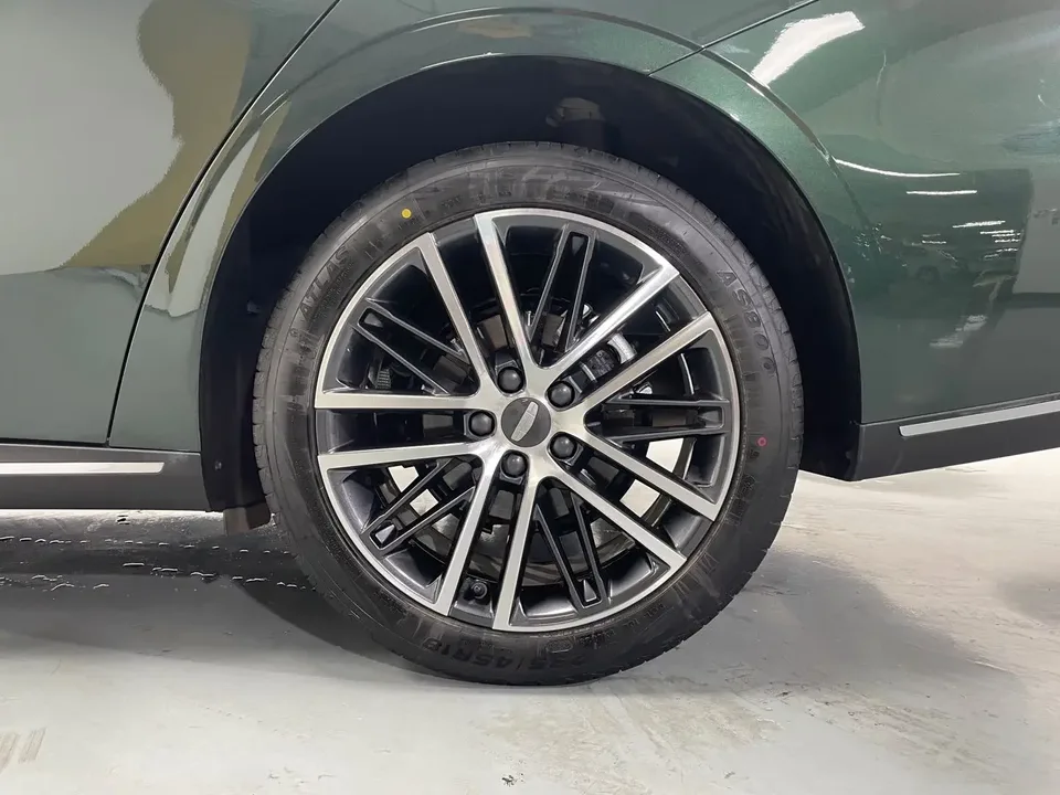 Geely Emgrand emgrand 2026 5th Generation 1.5T DCT Flagship Model 2025 — thumbnail 3