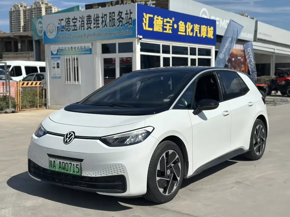 Volkswagen ID.3 Volkswagen ID.3 2025 Smart Model 2024 — photo 1, buy with delivery to Moscow