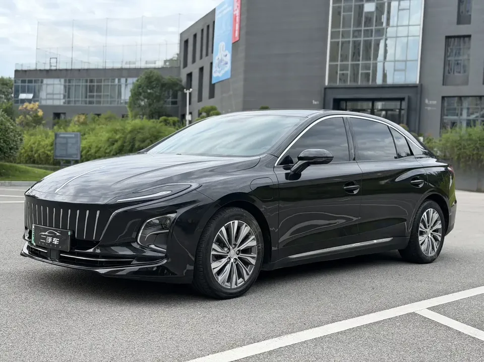 Hongqi E-QM5 Hongqi E-QM5 2023 Basic travel version 2023 — photo 1, buy with delivery to Moscow