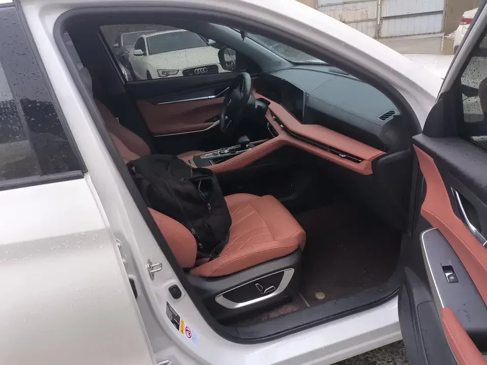 Changan CS75PLUS Changan CS75 PLUS 2024 The third generation champion version 1.5T automatic intelligent driving strong navigation 2024 — thumbnail 3