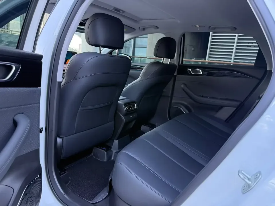 Geely Emgrand emgrand 2026 5th Generation 1.5T DCT Premium 2025 — миниатюра 3