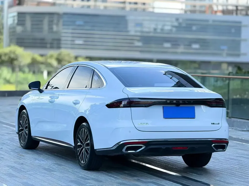 Geely Emgrand emgrand 2026 5th Generation 1.5T DCT Premium 2025 — миниатюра 4