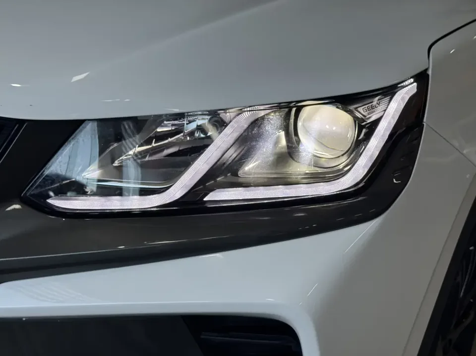 Geely Coolray SX11 Binyue 2021 240T DCT Diamond Edition 2022 — thumbnail 2