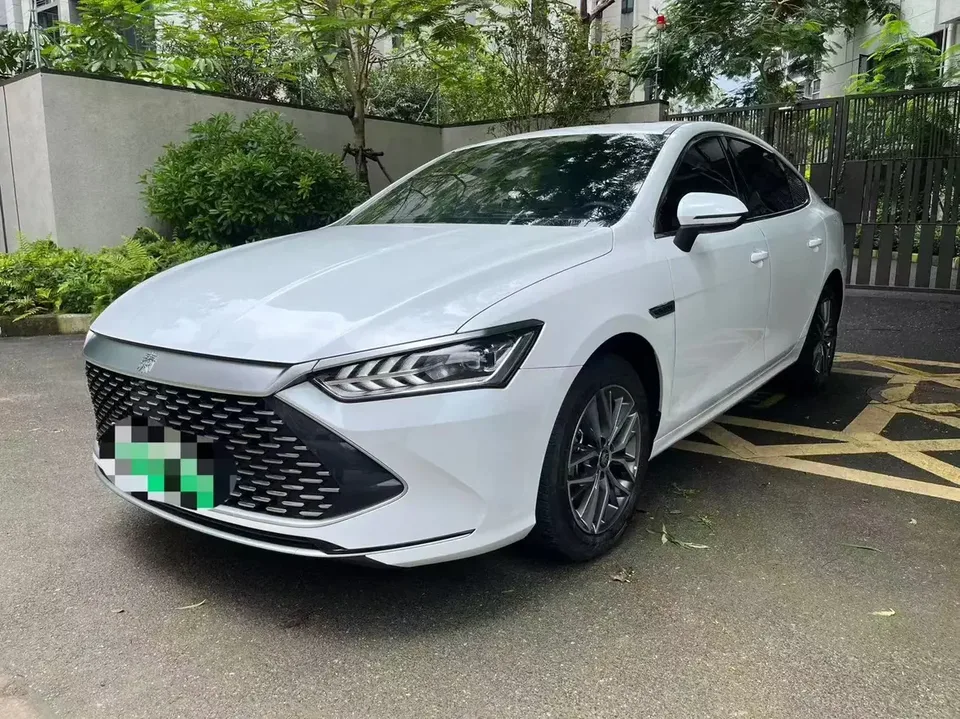 BYD Qin PLUS DM Qin PLUS DM 2023 DM-i Champion Edition 120KM Leading Type 2024 — photo 1, buy with delivery to Moscow