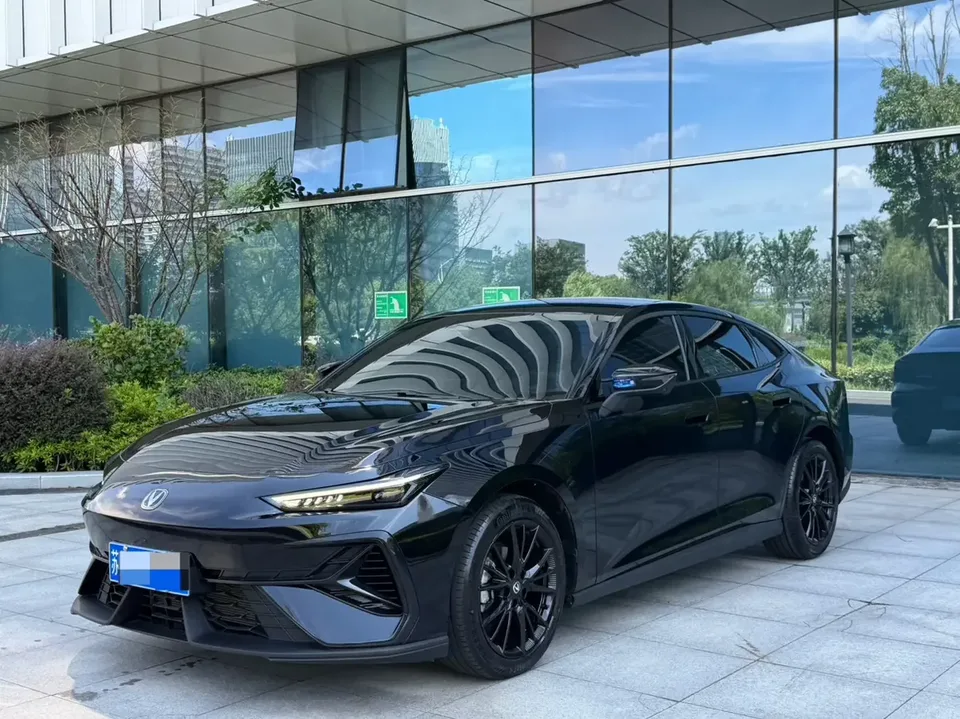 Changan UNI-V Changan UNI-V 2025 1.5T 500Bar Premium 2025 — photo 1, buy with delivery to Moscow