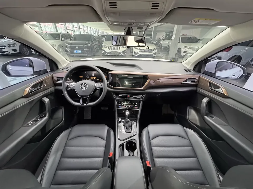 Volkswagen Tharu tuyue 2022 280TSI 2WD Deluxe Edition 2023 — миниатюра 3