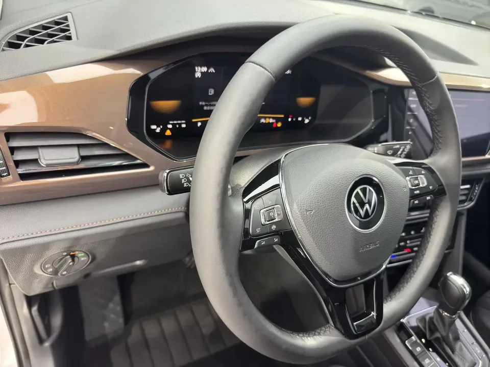 Volkswagen Tharu tuyue 2022 280TSI 2WD Deluxe Edition 2023 — миниатюра 4