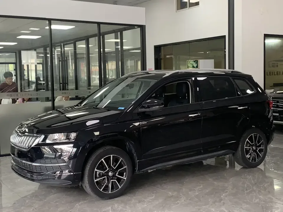 Skoda Karoq Korok 2022 TSI280 Premium Edition 2022 — photo 1, buy with delivery to Moscow