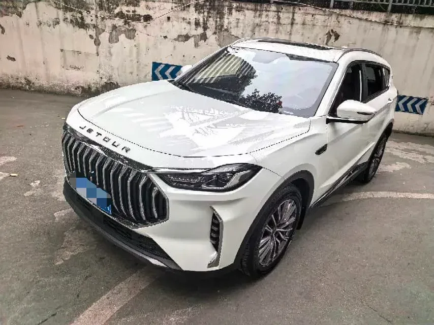 Jetour Jietu X70 PLUS Jietu X70 PLUS 2024 Champion Edition 1.5T DCT Champion PRO 7 Seaters 2024 — photo 1, buy with delivery to Moscow