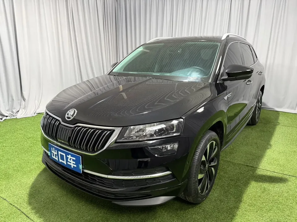 Skoda Karoq Korok 2023 TSI280 Luxury Edition 2023 — photo 1, buy with delivery to Moscow