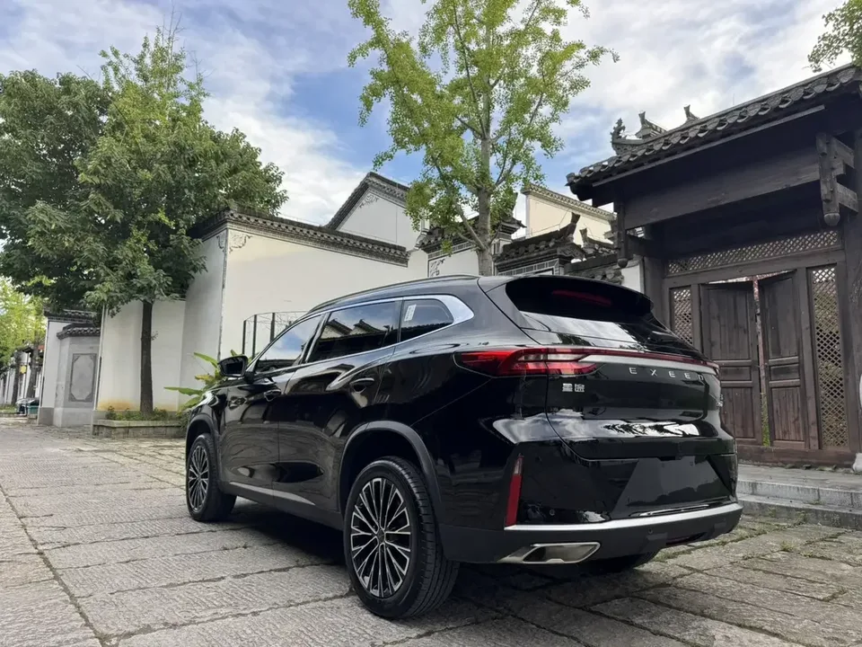 Exeed TXL Stars in the clouds 2025 300T 2WD Star Edition 2025 — миниатюра 2