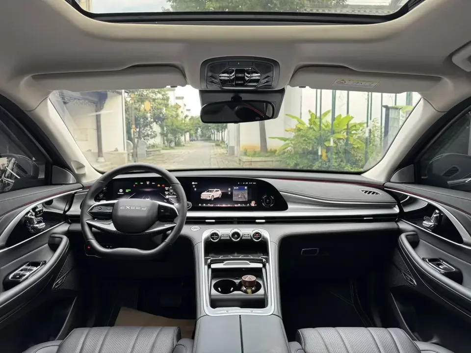 Exeed TXL Stars in the clouds 2025 300T 2WD Star Edition 2025 — миниатюра 4