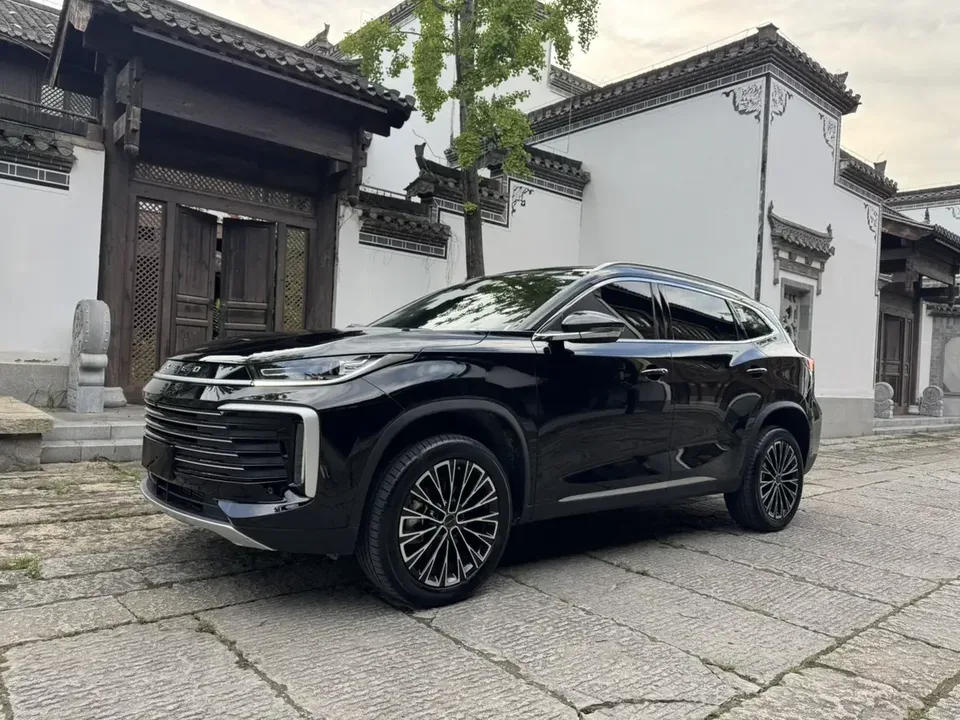 Exeed TXL Stars in the clouds 2025 300T 2WD Star Edition 2025 — фото 1, купить с доставкой в Москву