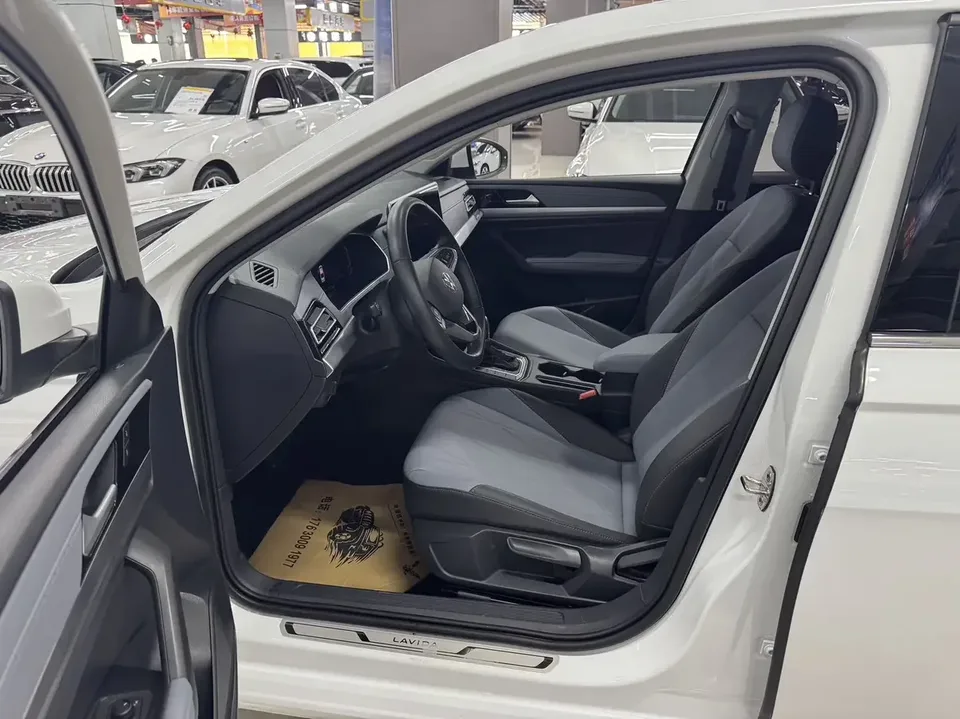 Volkswagen Lavida Lavida 2023 1.5L Automatic 5 Million Edition 2022 — миниатюра 3