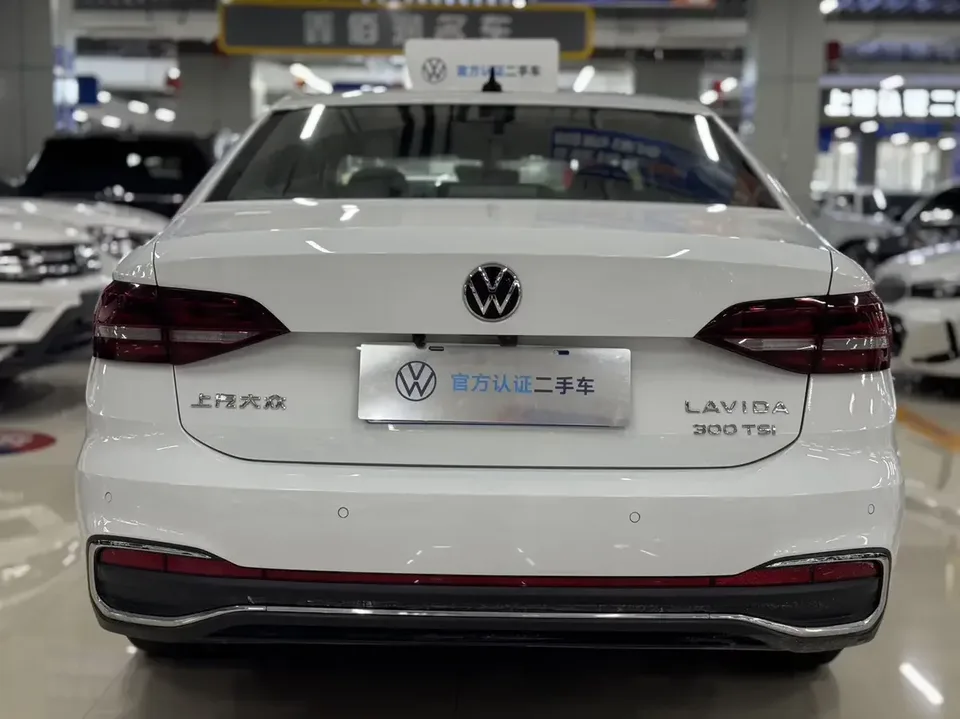Volkswagen Lavida Lavida 2023 1.5L Automatic 5 Million Edition 2022 — миниатюра 5