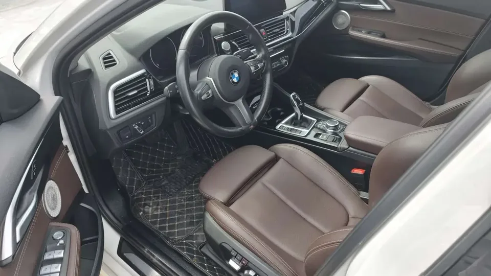 BMW 1 Series BMW 1 Series 2023 120i M Sport Edition 2023 — thumbnail 3