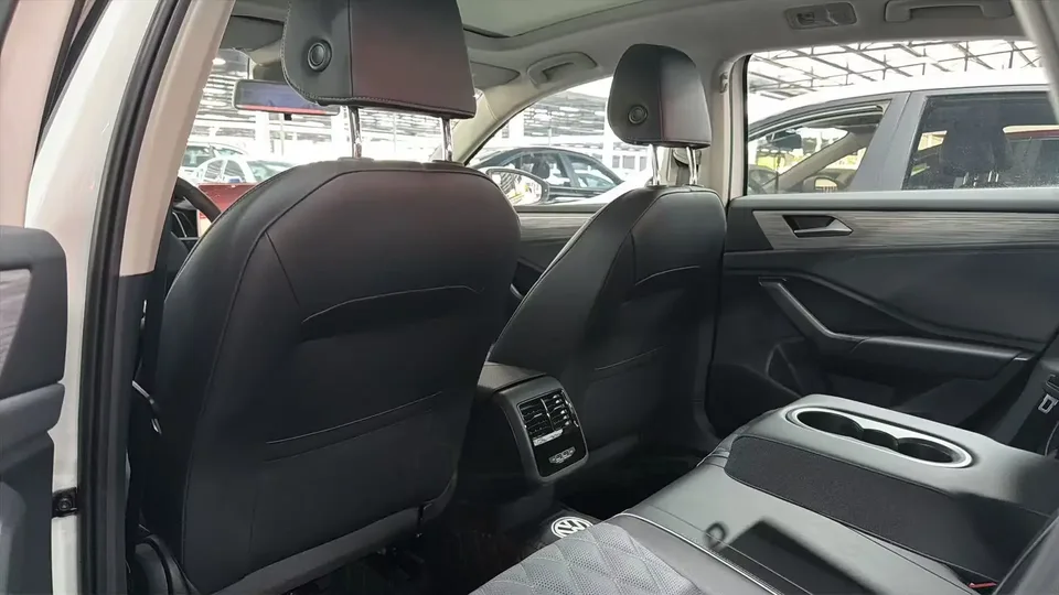 Volkswagen Sagitar Sagitar 2024 300TSI DSG Beyond Edition 2025 — миниатюра 3