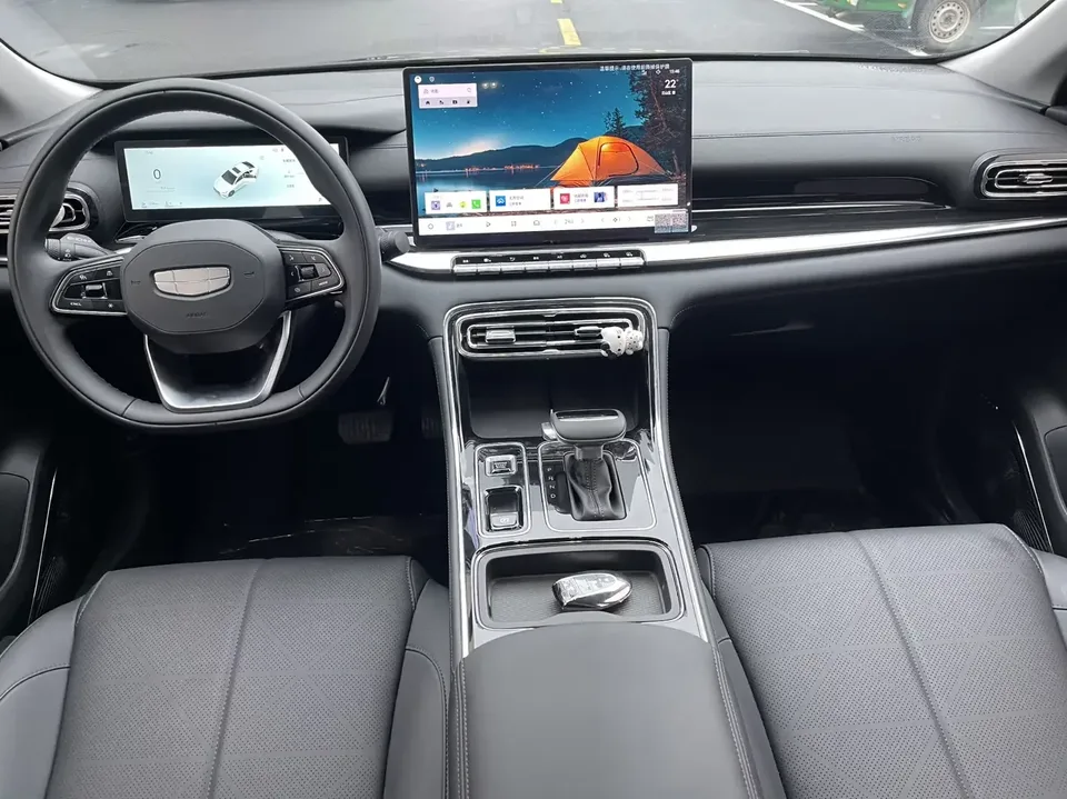 Geely Emgrand emgrand 2026 5th Generation 1.5T DCT Premium 2026 — thumbnail 3