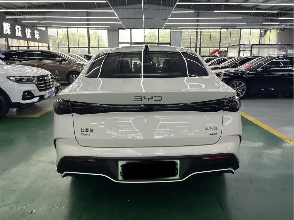 BYD Seal 06DM Seal 06DM 2025 DM-i 80KM Premium Edition 2025 — миниатюра 2