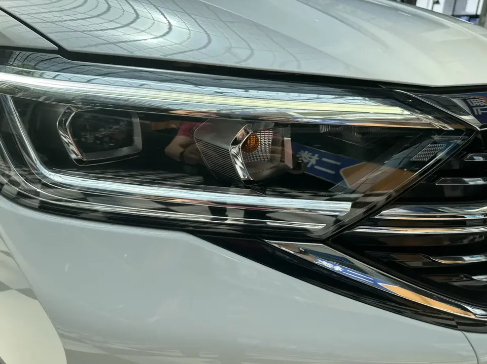 Volkswagen Sagitar Sagitar 2023 280TSI DSG Beyond Edition 2022 — thumbnail 3