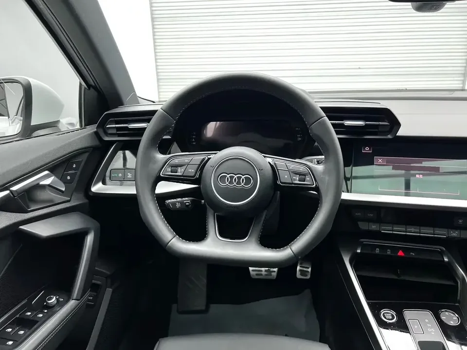 Audi A3 Audi A3 2022 Sportback 35 TFSI Stylish and sporty 2022 — thumbnail 4