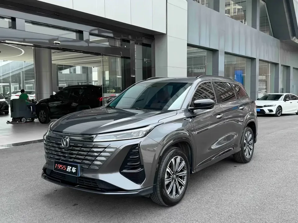 Changan CS75PLUS Changan CS75 PLUS 2025 Third Generation Champion Edition 1.5T Automatic Sporty Model 2025 — photo 1, buy with delivery to Moscow