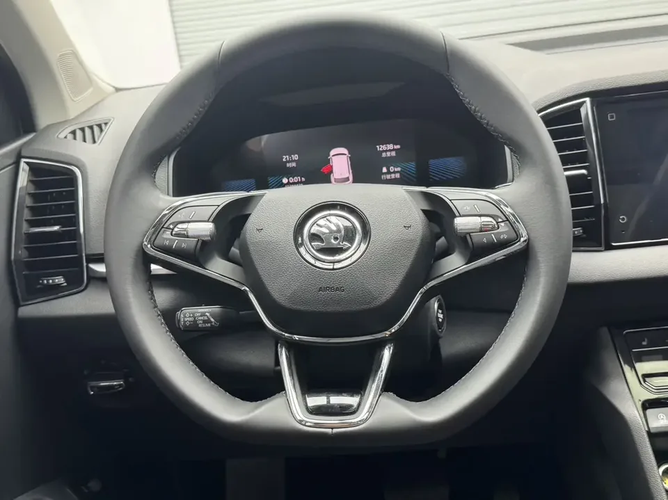 Skoda Karoq Korok 2023 TSI280 Luxury Edition 2023 — thumbnail 3
