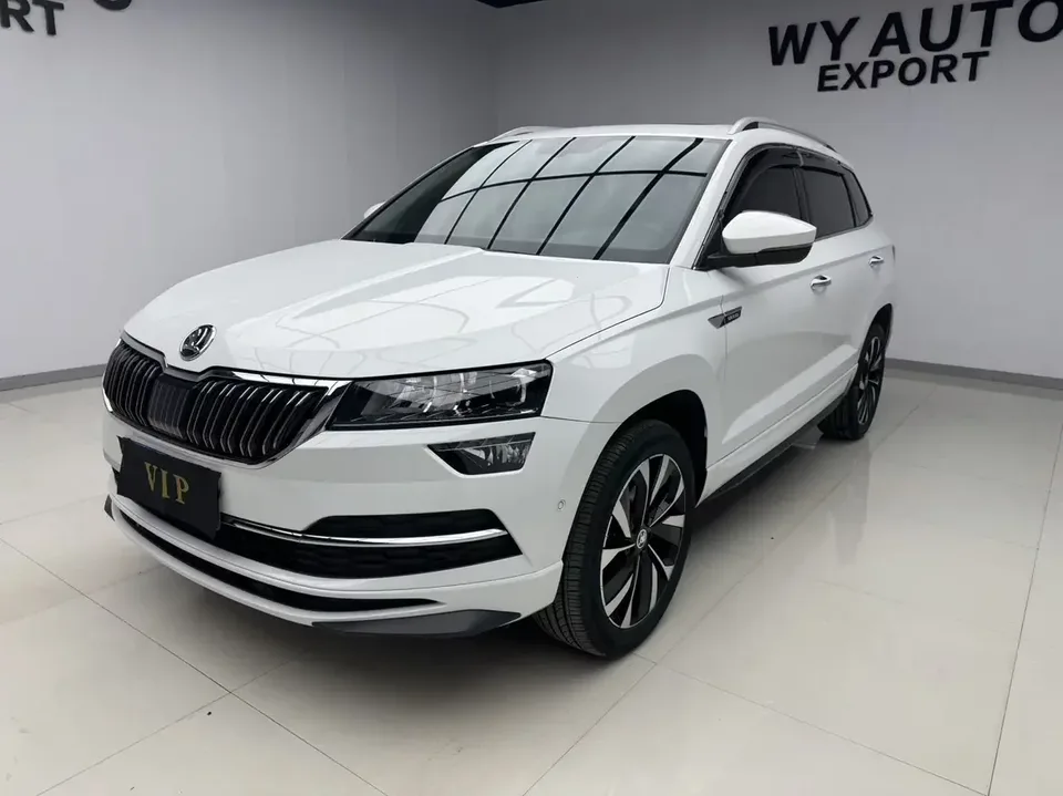 Skoda Karoq Korok 2023 TSI280 Luxury Edition 2023 — photo 1, buy with delivery to Moscow