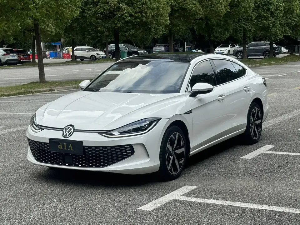 Volkswagen Lamando Lingdu 2023 Lingdu L 280TSI DSG Cool Edition 2023 — photo 1, buy with delivery to Moscow