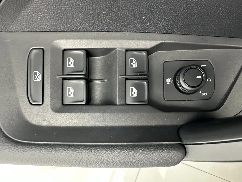 Volkswagen Tharu tuyue 2022 280TSI 2WD Deluxe Edition 2023 — thumbnail 5