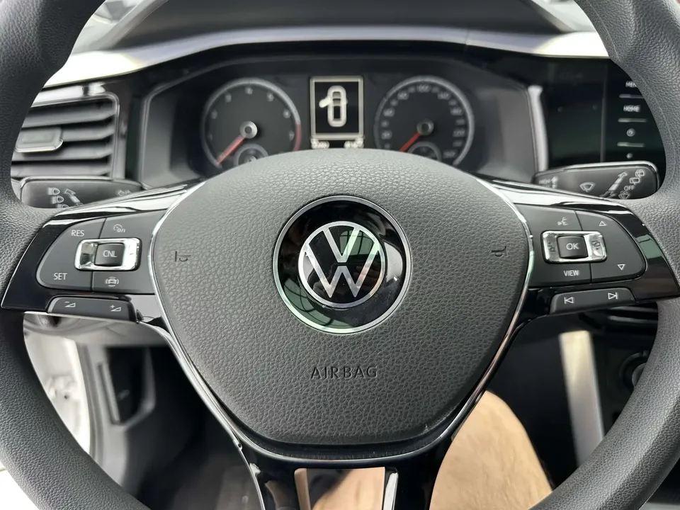 Volkswagen Polo Polo 2021 Plus 1.5L Automatic Colorful Technology Edition 2022 — thumbnail 4