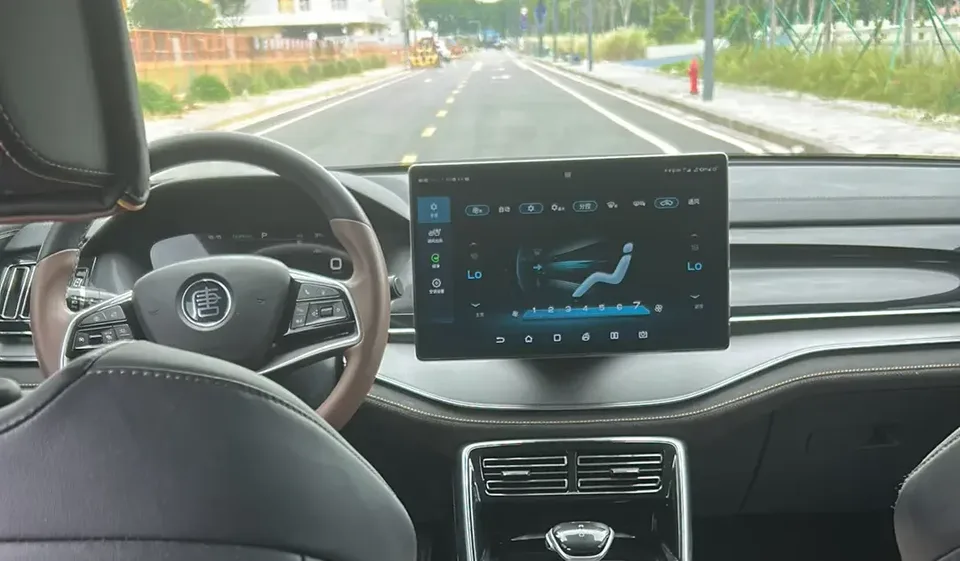 BYD Tang DM Tang DM 2023 DM-i Champion Edition 112KM Premium 2023 — thumbnail 3