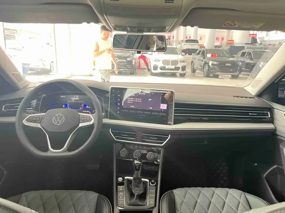 Volkswagen Sagitar Sagitar 2025 Modification 2: 300TSI DSG Beyond Edition 2025 — миниатюра 4