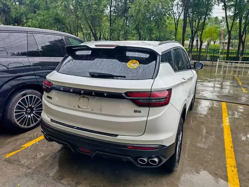 Geely Coolray SX11 Binyue 2021 240T DCT Platinum Edition 2023 — thumbnail 2